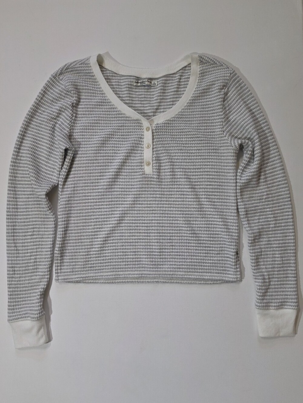 Abercrombie & Fitch Cropped Henley Sleepwear Top Womens Small Grey White Stripe